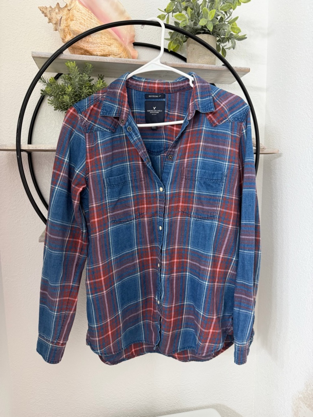 American Eagle Outfitters Blue & Red Plaid Button-Down Shirt